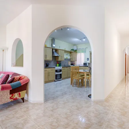 Charming 2br With Cosy Balcony In Marsascala By 360 Estates