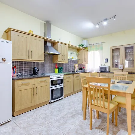 Charming 2br With Cosy Balcony In Marsascala By 360 Estates