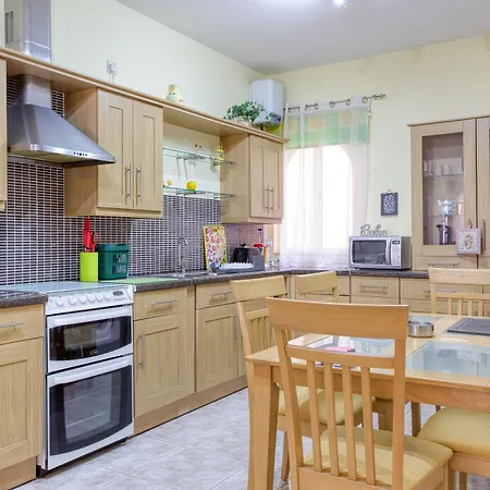 Daire Charming 2br With Cosy Balcony In Marsascala By 360 Estates Marsaskala