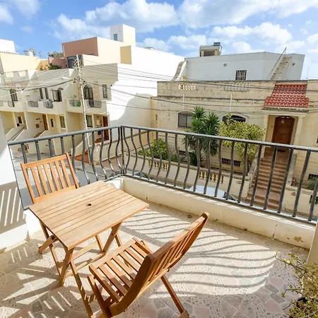 Daire Charming 2br With Cosy Balcony In Marsascala By 360 Estates Marsaskala